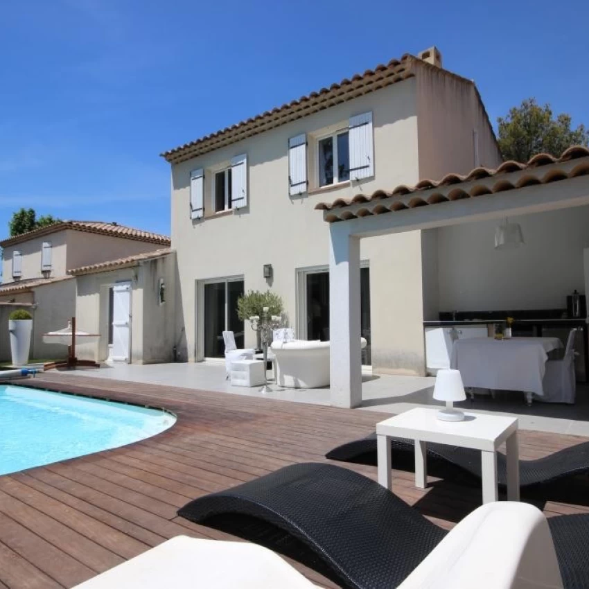 Villa avec piscine à Château Gombert (Marseille 13 ème) - Style House